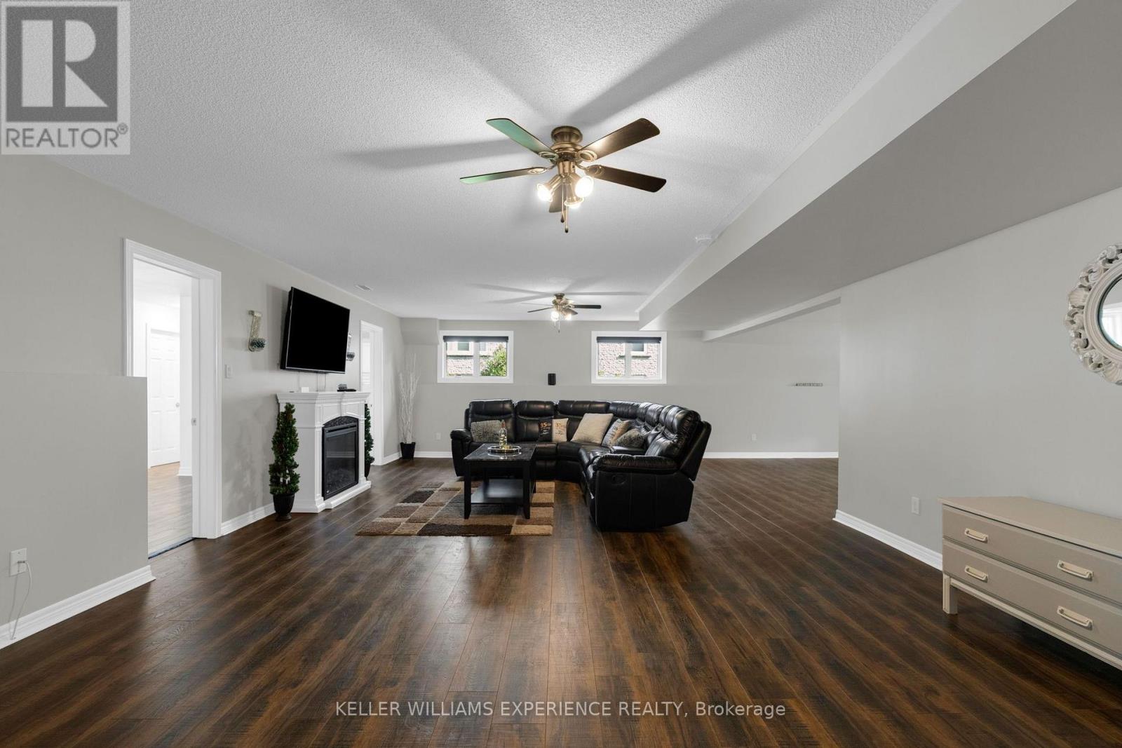 4 Downer Crescent, Wasaga Beach, Ontario  L9Z 1B9 - Photo 18 - S13650154