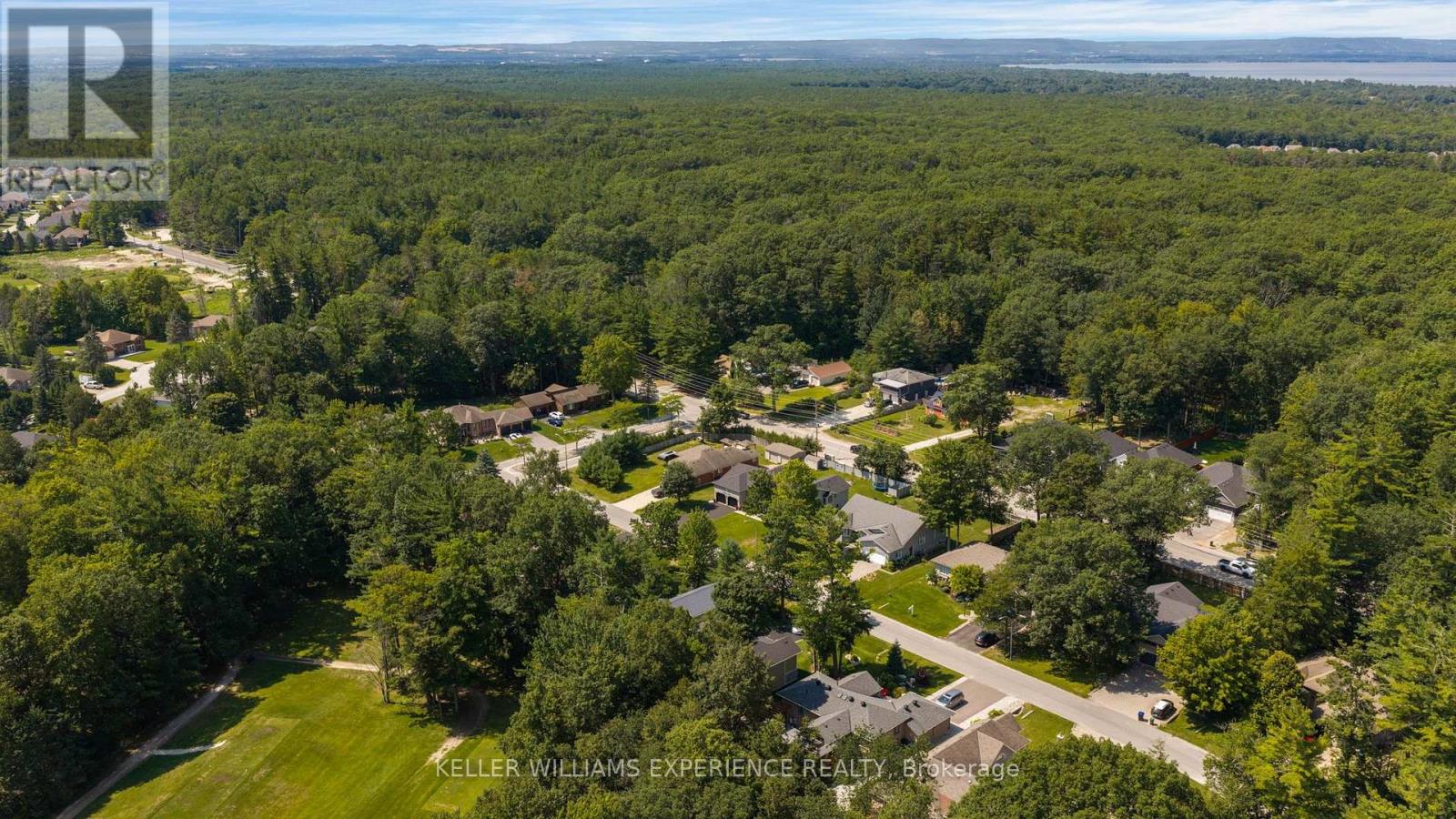 4 Downer Crescent, Wasaga Beach, Ontario  L9Z 1B9 - Photo 34 - S13650154
