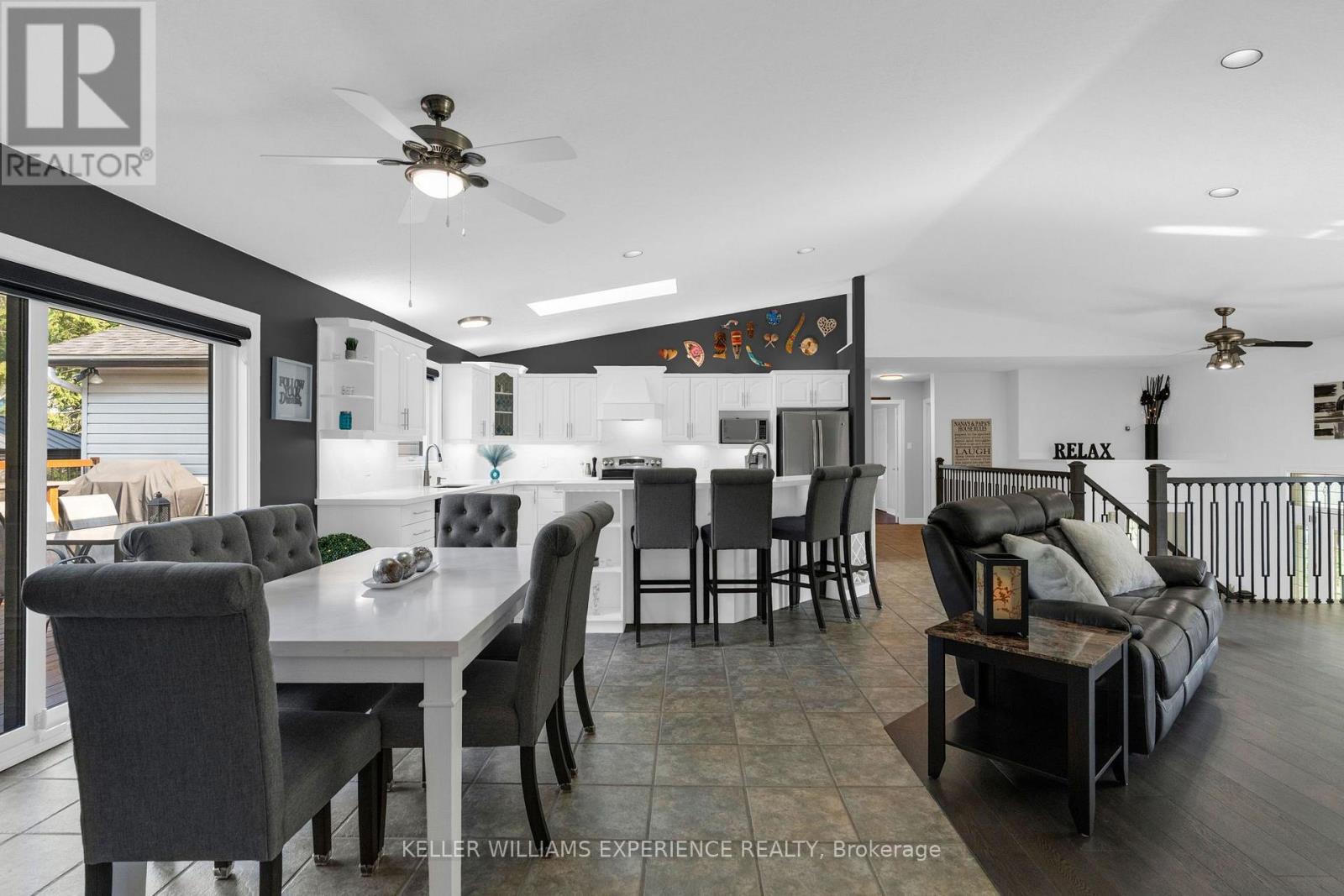 4 Downer Crescent, Wasaga Beach, Ontario  L9Z 1B9 - Photo 6 - S13650154