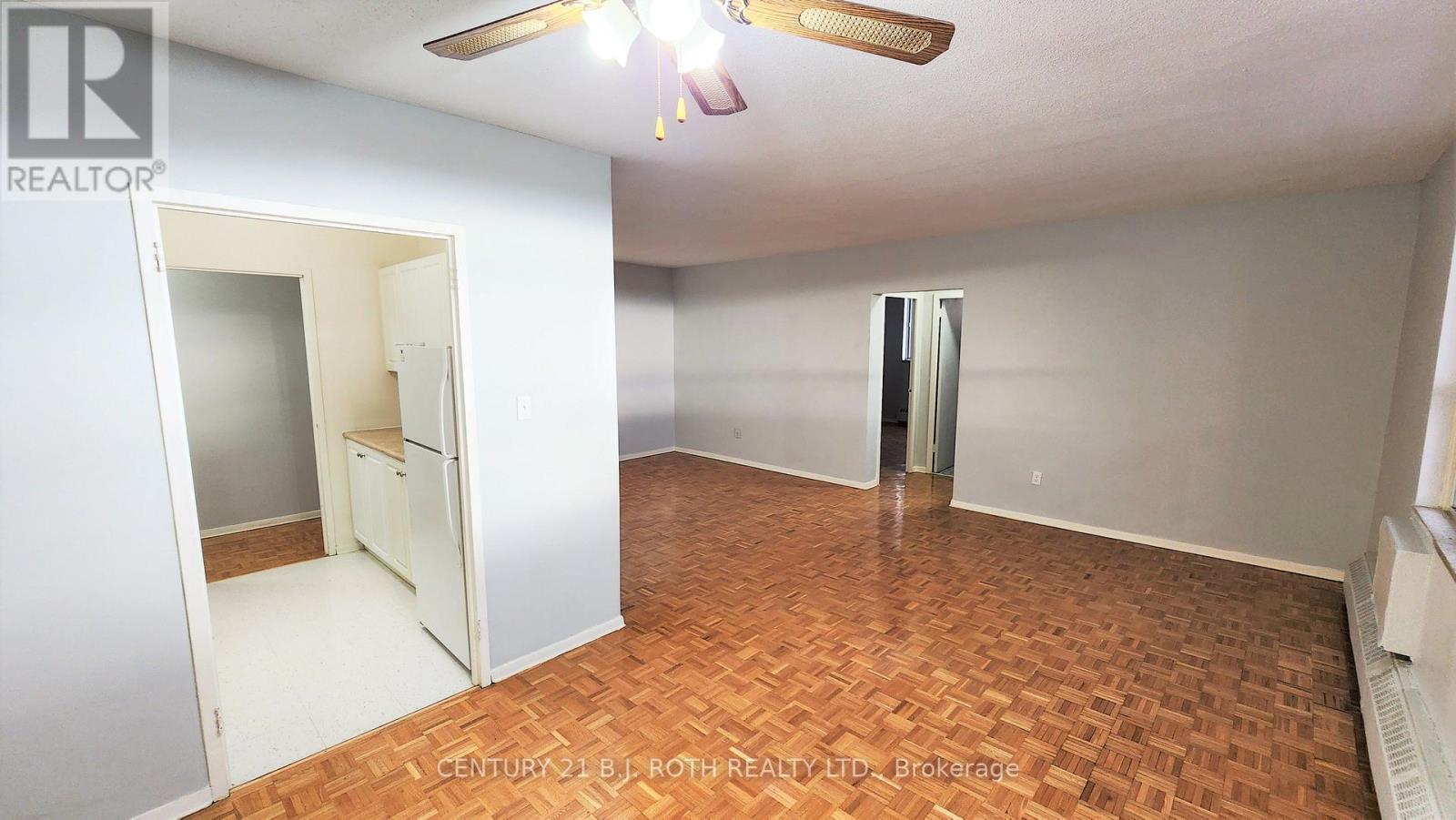 808 - 37 Peel Street, Barrie (Codrington), Ontario  L4M 3L1 - Photo 2 - S13650392