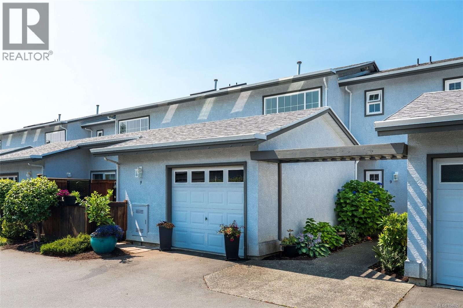 9 2115 Amelia Ave, Sidney, British Columbia V8L 3Z8 - Photo 1 - 1046357