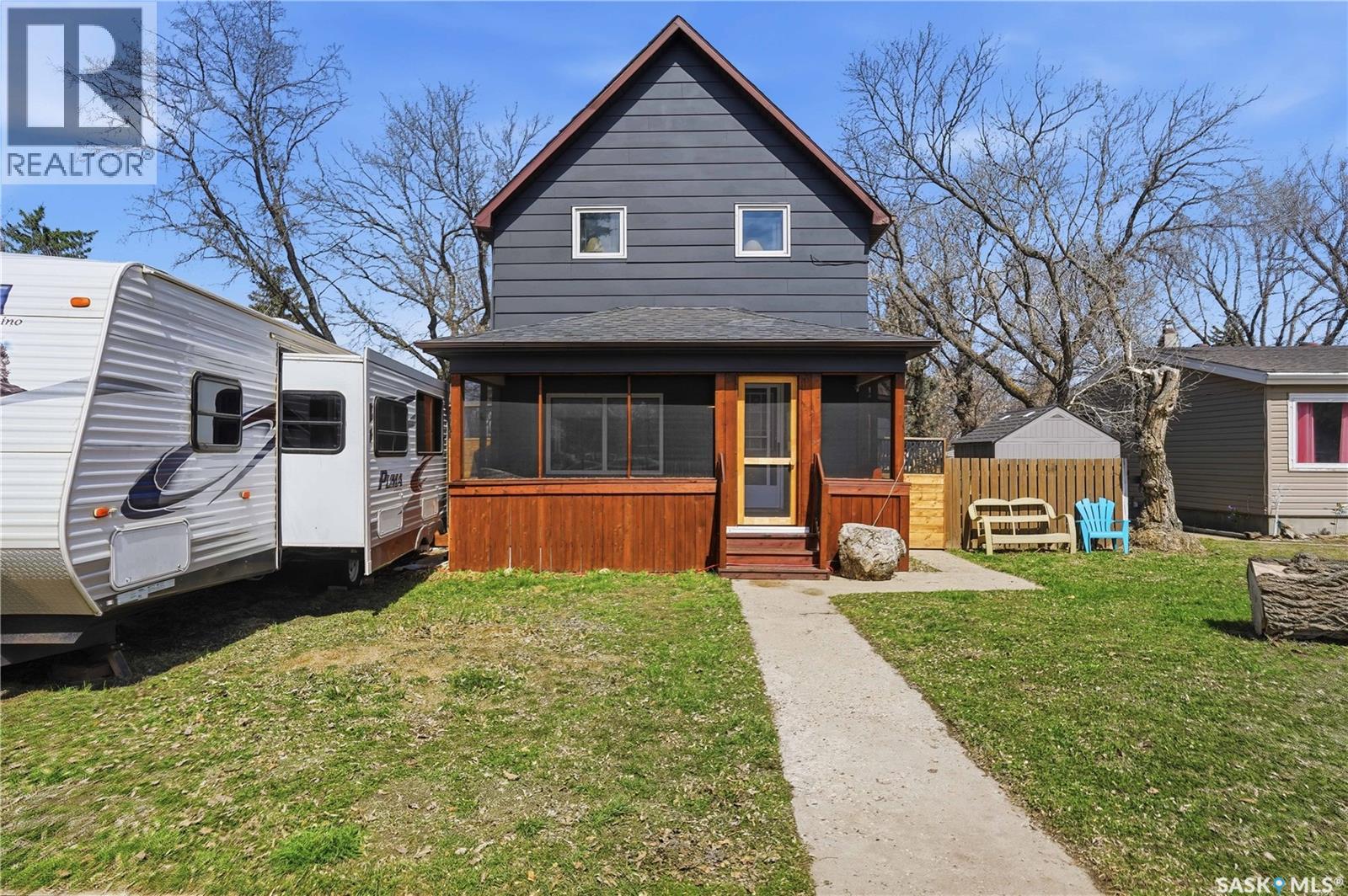 56 Iroquois Street W, Moose Jaw, Saskatchewan  S6H 5A5 - Photo 1 - SK044699