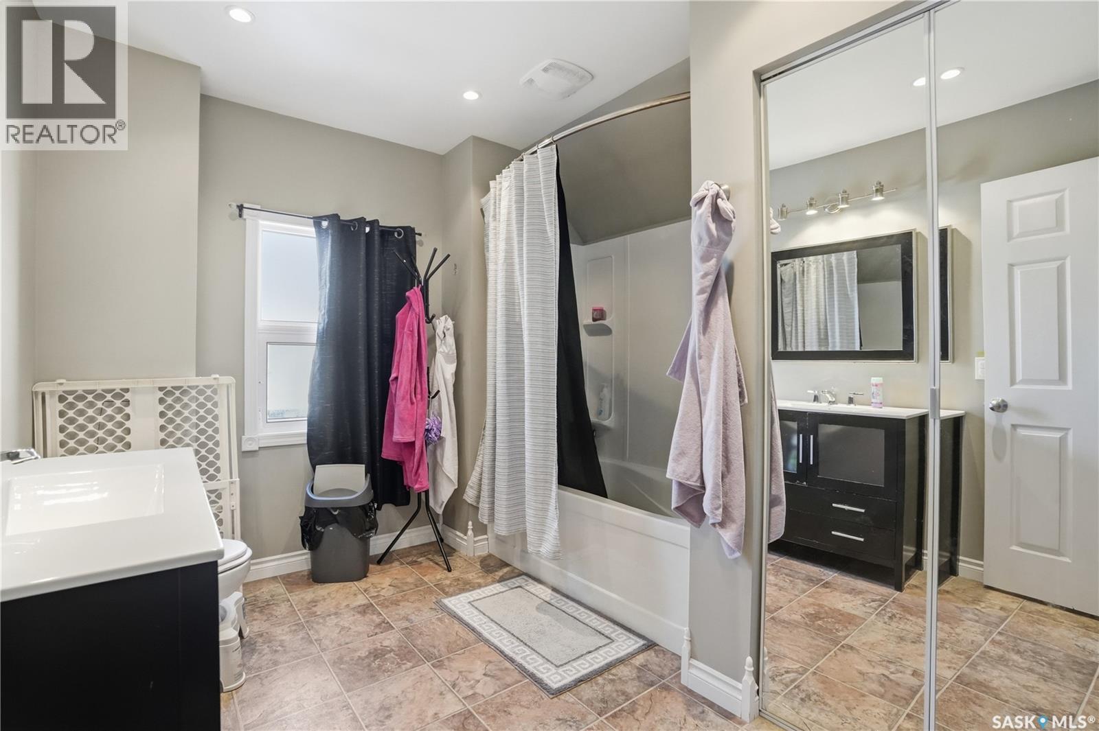 56 Iroquois Street W, Moose Jaw, Saskatchewan  S6H 5A5 - Photo 29 - SK044699