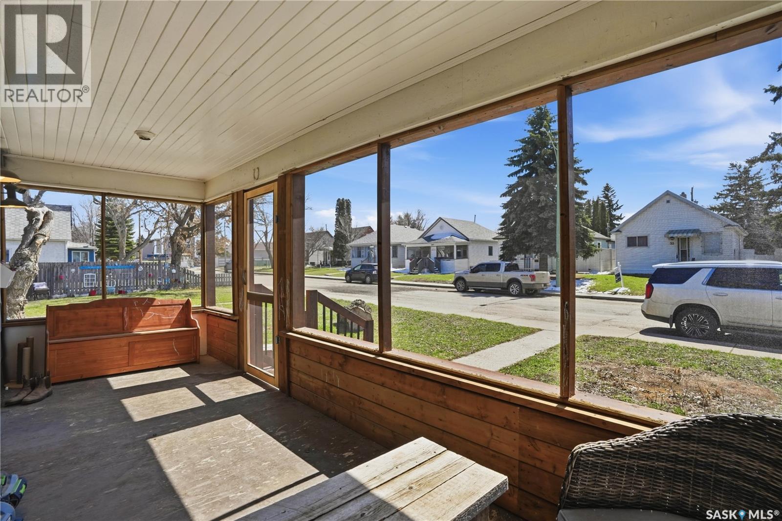 56 Iroquois Street W, Moose Jaw, Saskatchewan  S6H 5A5 - Photo 3 - SK044699