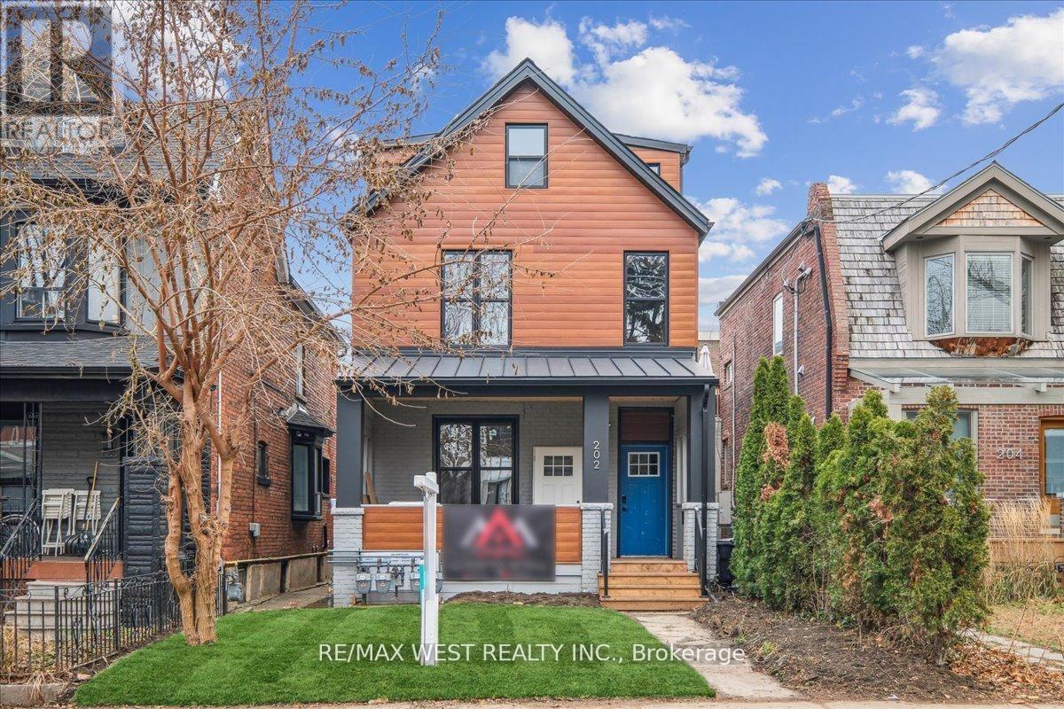 UPPER - 202 PERTH AVENUE, Toronto, Ontario