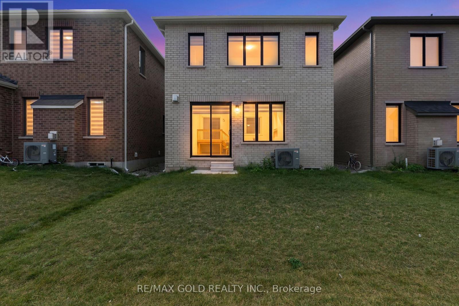 287 Gordon Krantz Avenue, Milton, Ontario  L9E 1N9 - Photo 2 - W13650232
