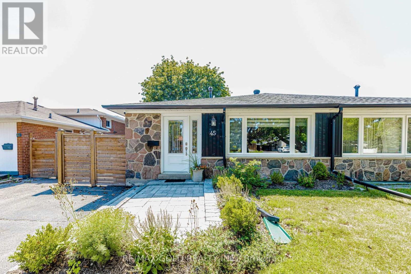 45 Grange Drive, Brampton, Ontario  L6X 2H1 - Photo 3 - W13650312