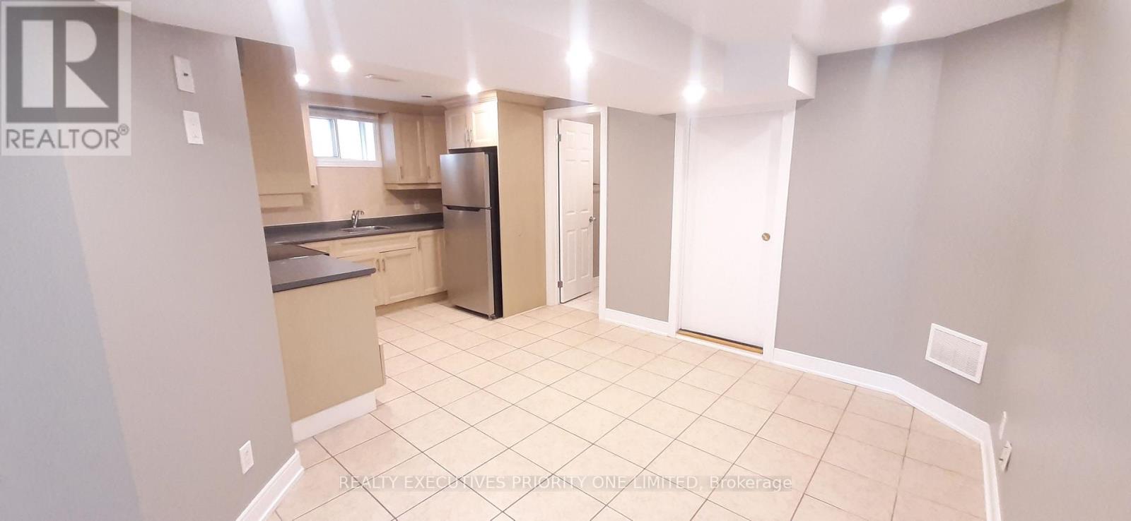 138 Day Avenue, Toronto, Ontario  M6E 3W3 - Photo 4 - W13650318