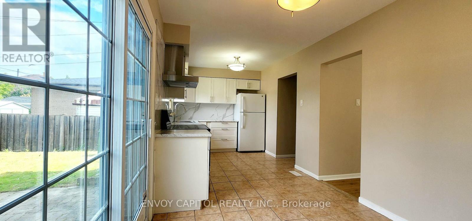 14 Faulkner Crescent, Toronto, Ontario  M9M 2C1 - Photo 10 - W13561452