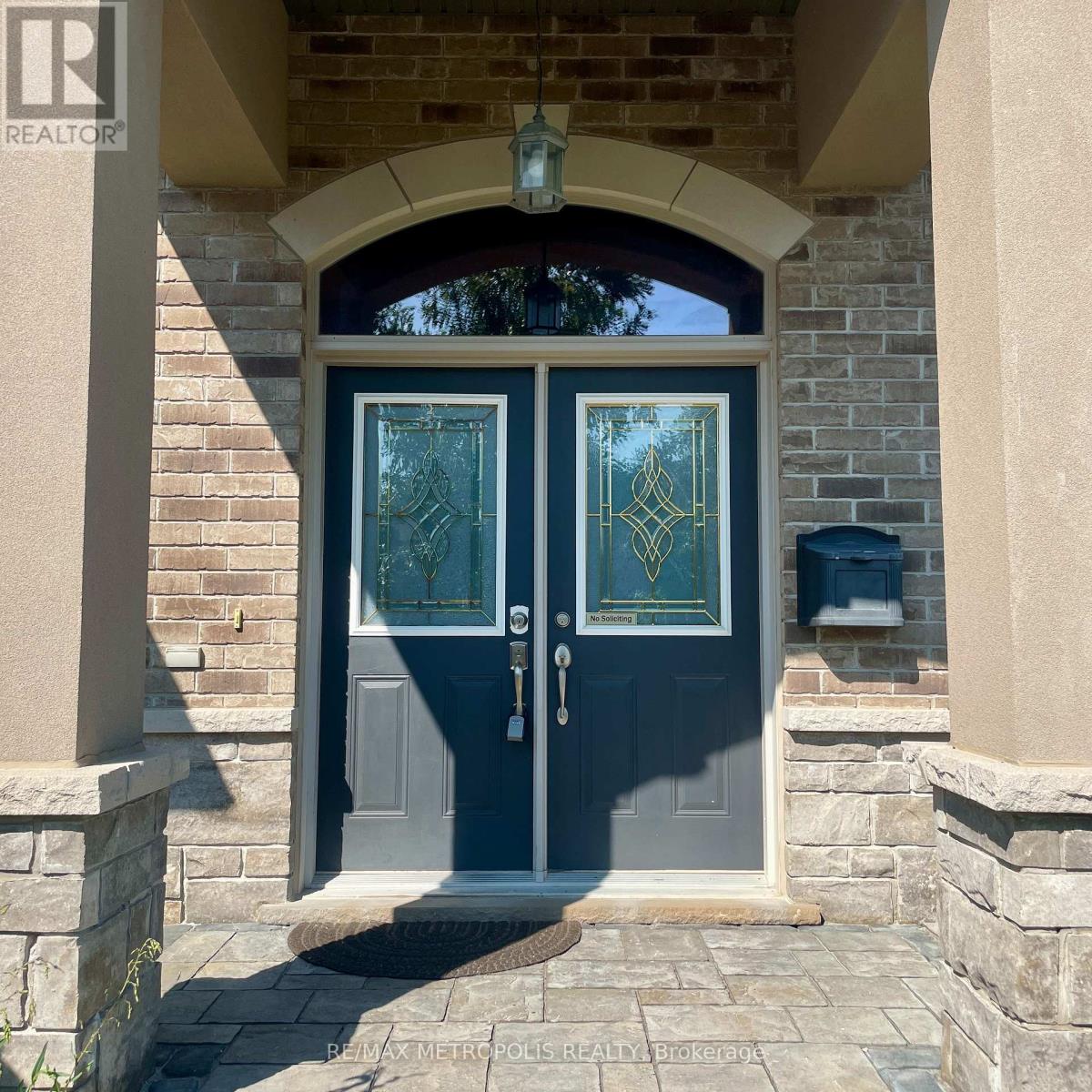 2 Doon Creek Street, Kitchener, Ontario  N2P 2R3 - Photo 2 - X13650348