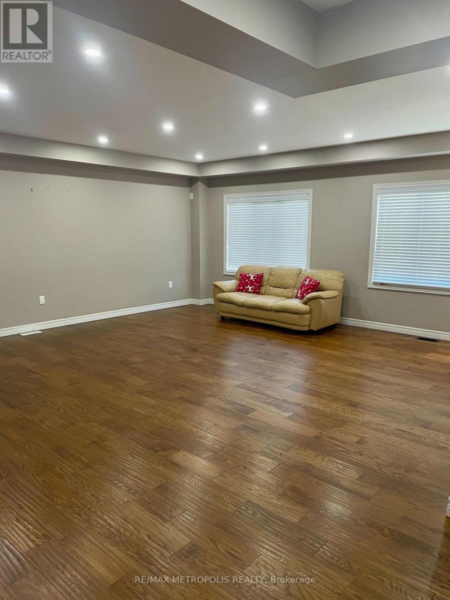 2 Doon Creek Street, Kitchener, Ontario  N2P 2R3 - Photo 5 - X13650348