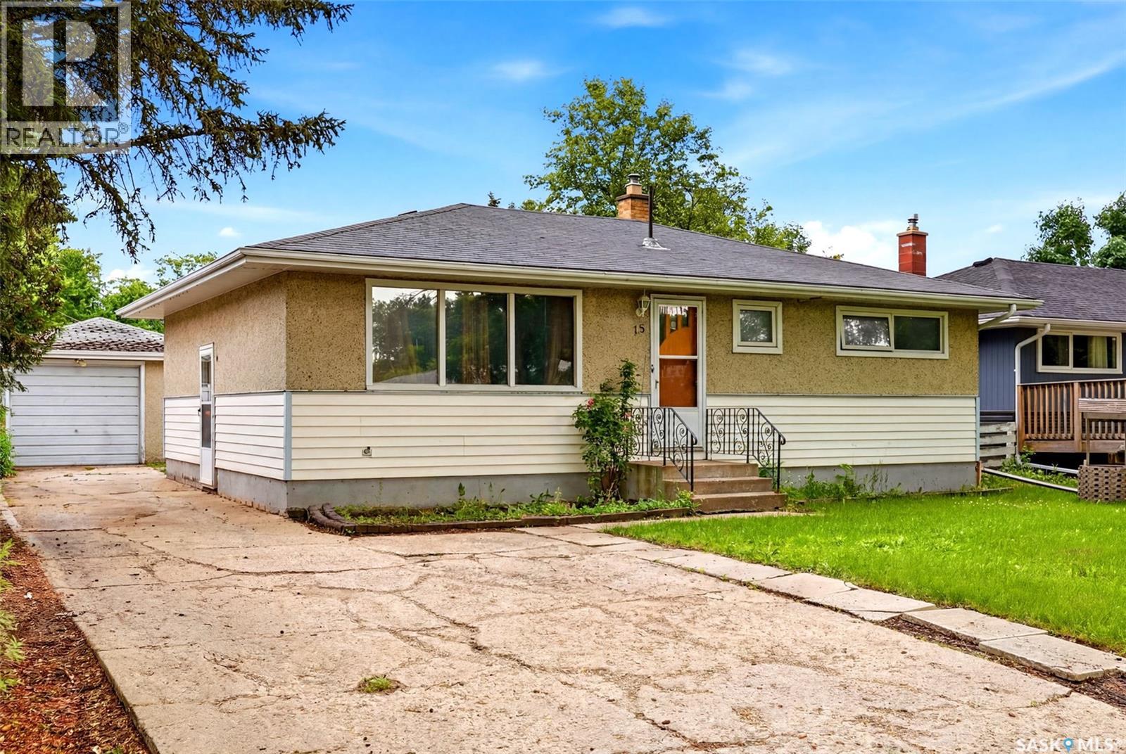 15 Ottawa Place, Regina, Saskatchewan  S4R 2V6 - Photo 2 - SK044835