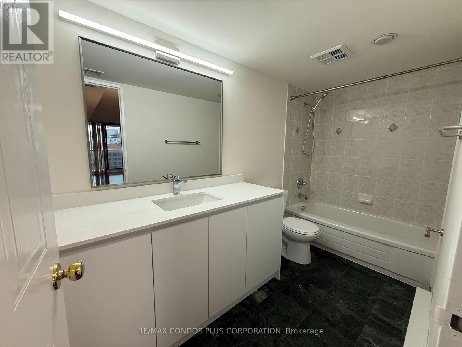 2506 - 750 Bay Street, Toronto, Ontario  M5G 1N6 - Photo 11 - C13639200
