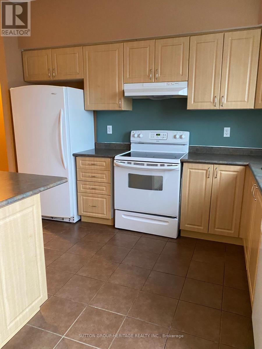12 - 1250 St. Martins Drive W, Pickering, Ontario  L1W 0A2 - Photo 3 - E13640828