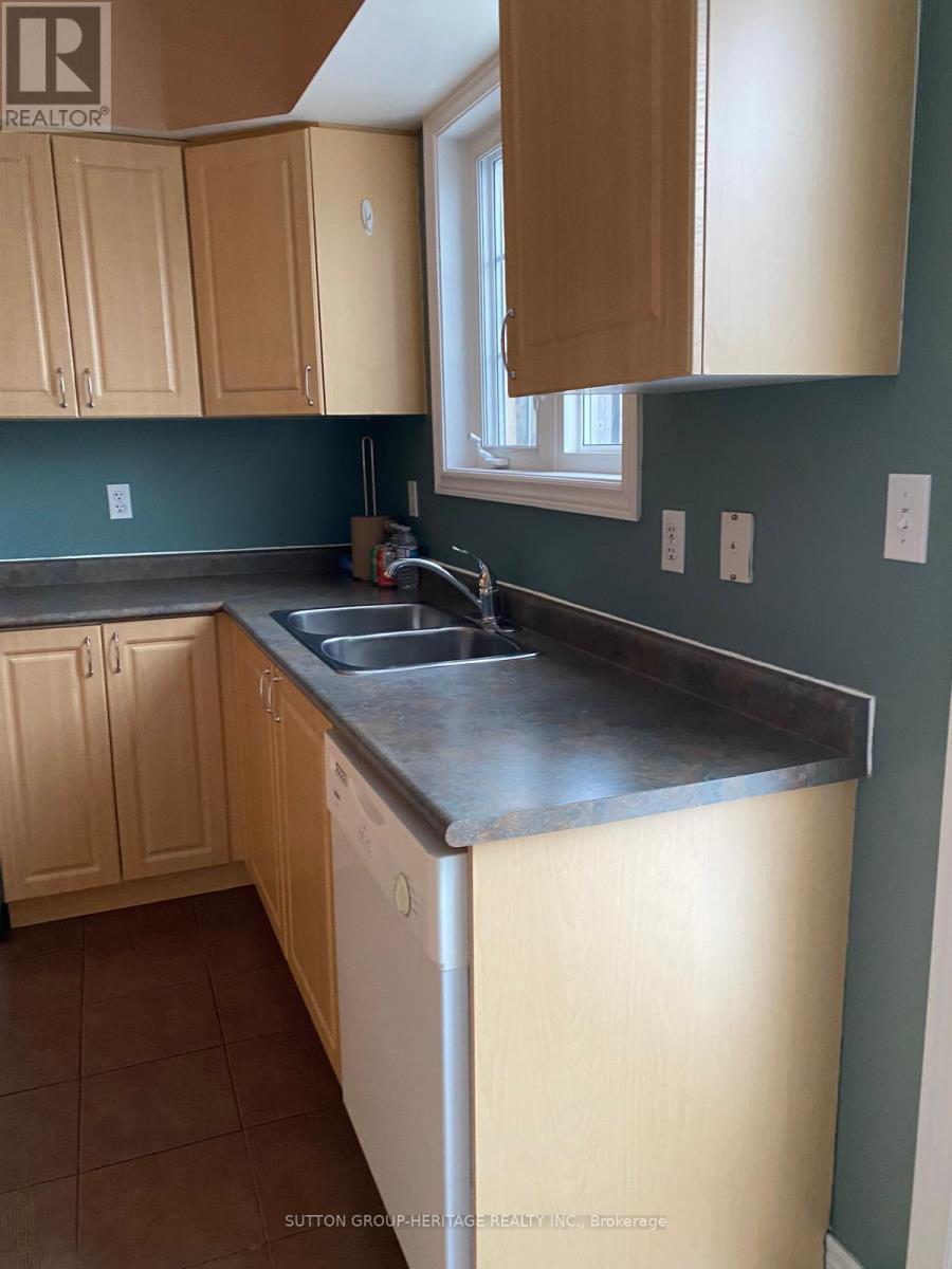 12 - 1250 St. Martins Drive W, Pickering, Ontario  L1W 0A2 - Photo 4 - E13640828