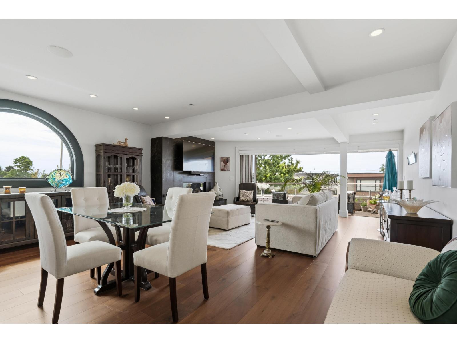 101 15219 ROYAL AVENUE, White Rock, British Columbia