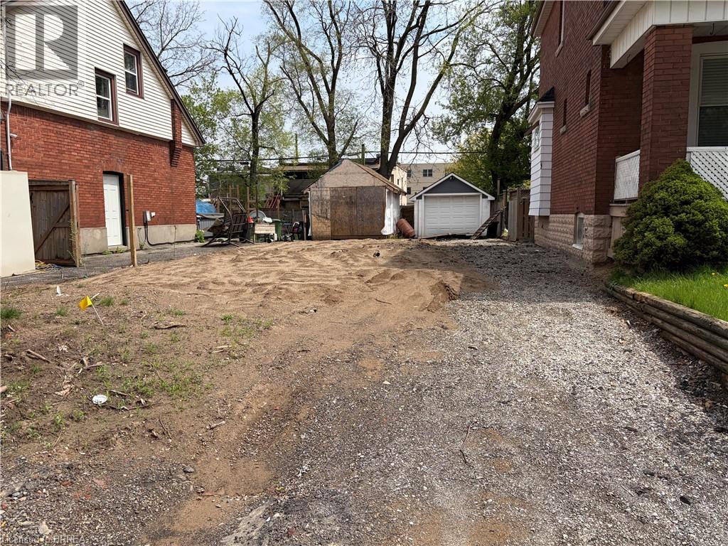18 TUXEDO Avenue N, Hamilton, Ontario