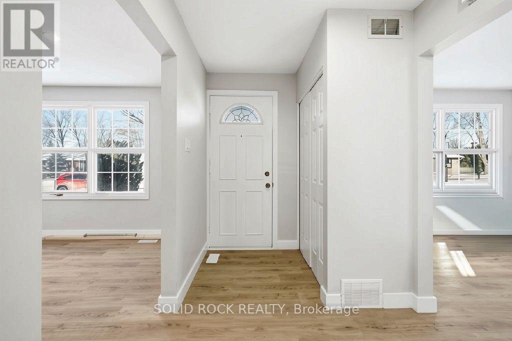 2158 Fillmore Crescent, Ottawa, Ontario  K1J 6A4 - Photo 3 - X13650428
