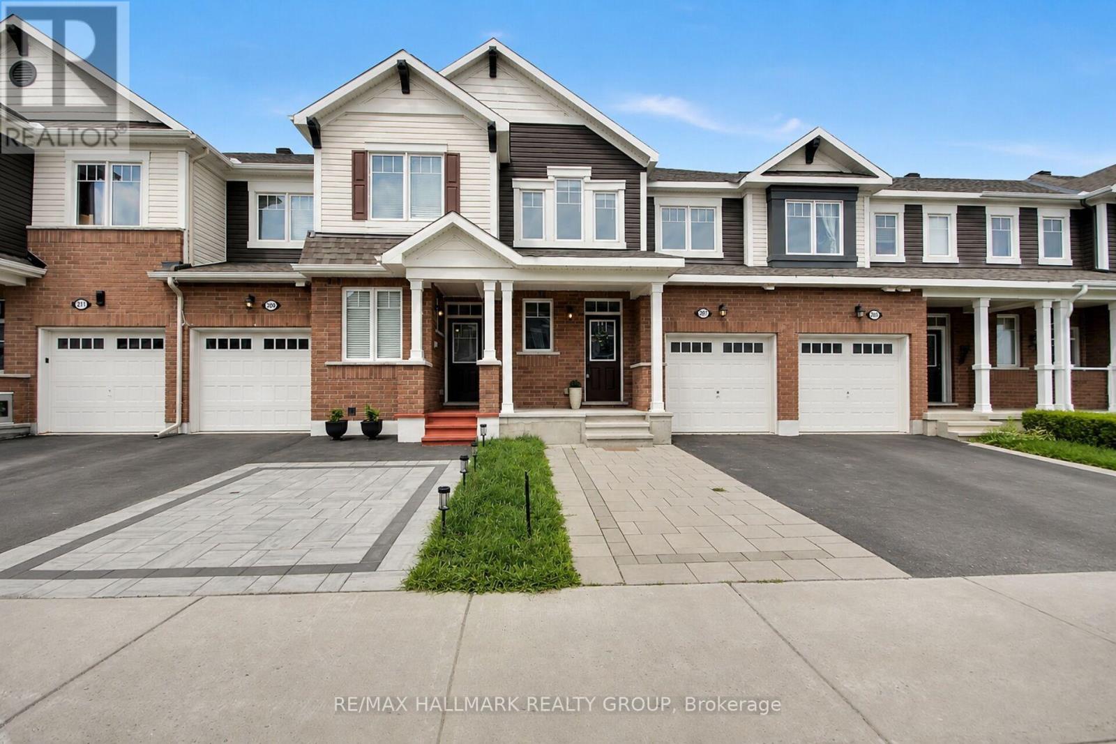 207 WILLOW ASTER CIRCLE, Ottawa, Ontario