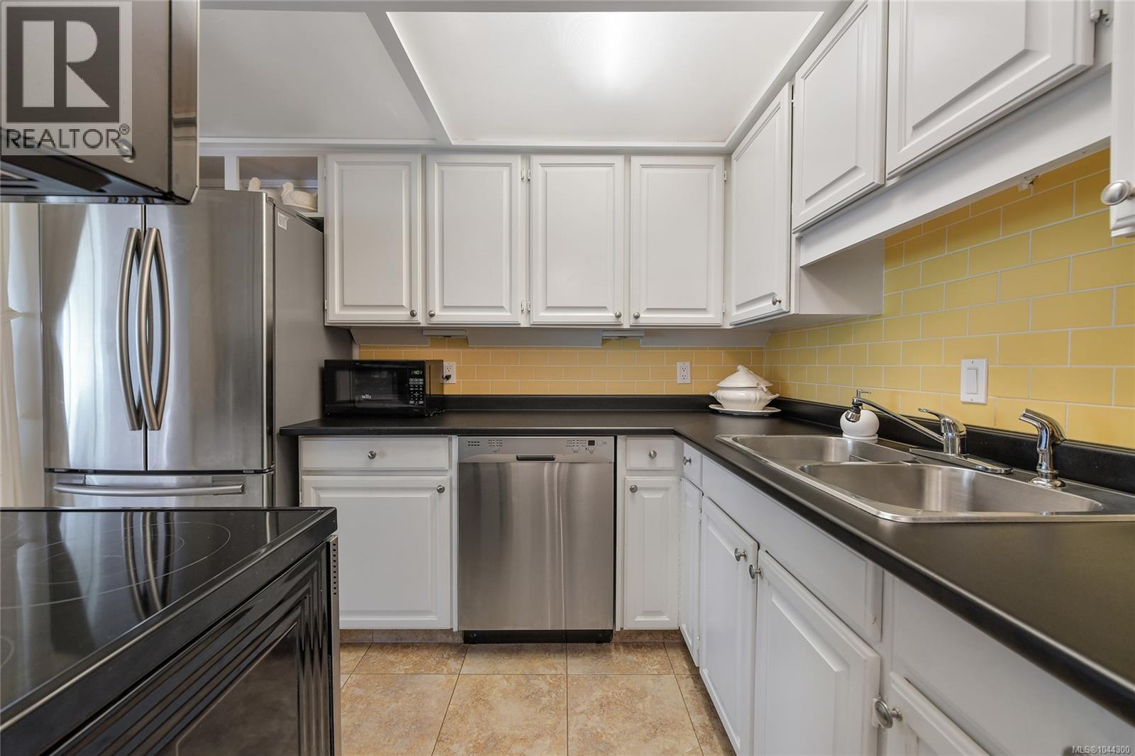 305 2930 Cook St, Victoria, British Columbia  V8W 3G3 - Photo 8 - 1044300