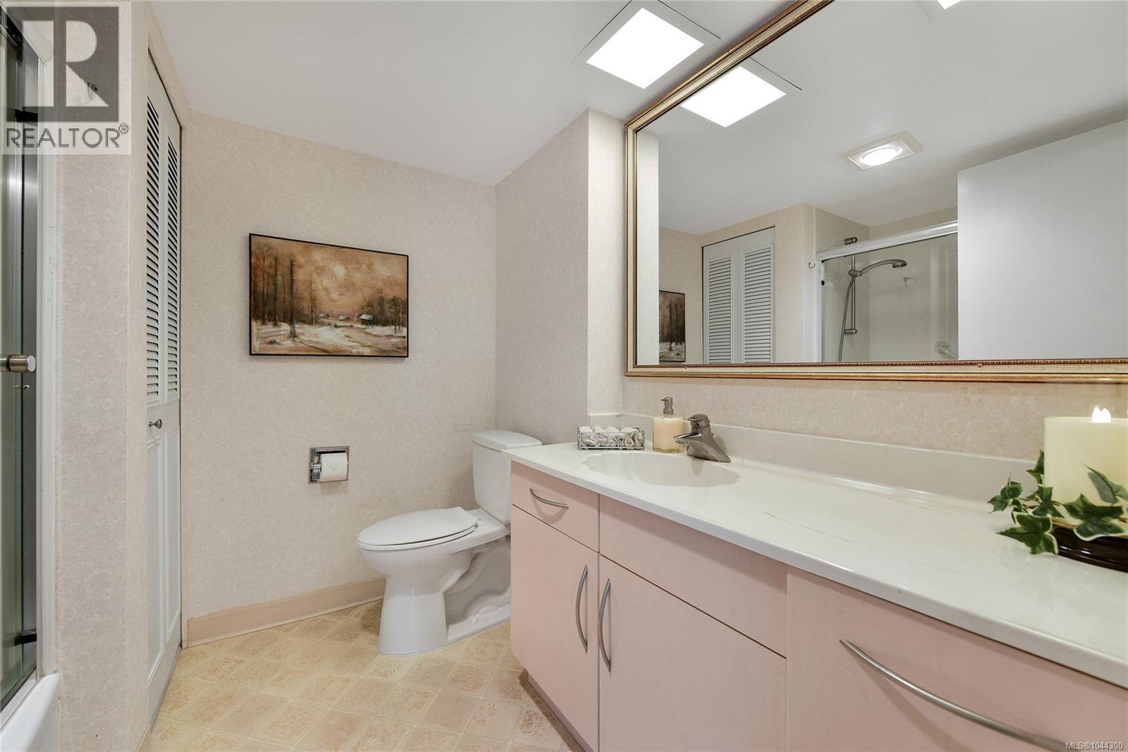305 2930 Cook St, Victoria, British Columbia  V8W 3G3 - Photo 15 - 1044300