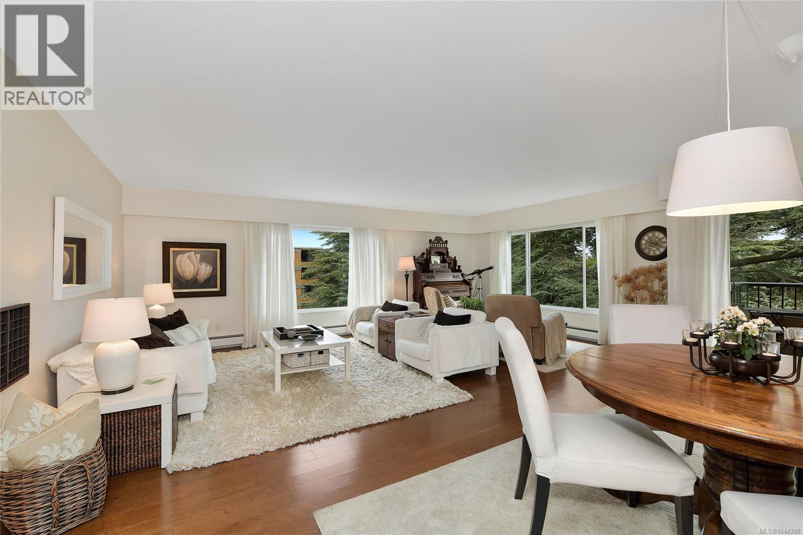 305 2930 Cook St, Victoria, British Columbia  V8W 3G3 - Photo 3 - 1044300