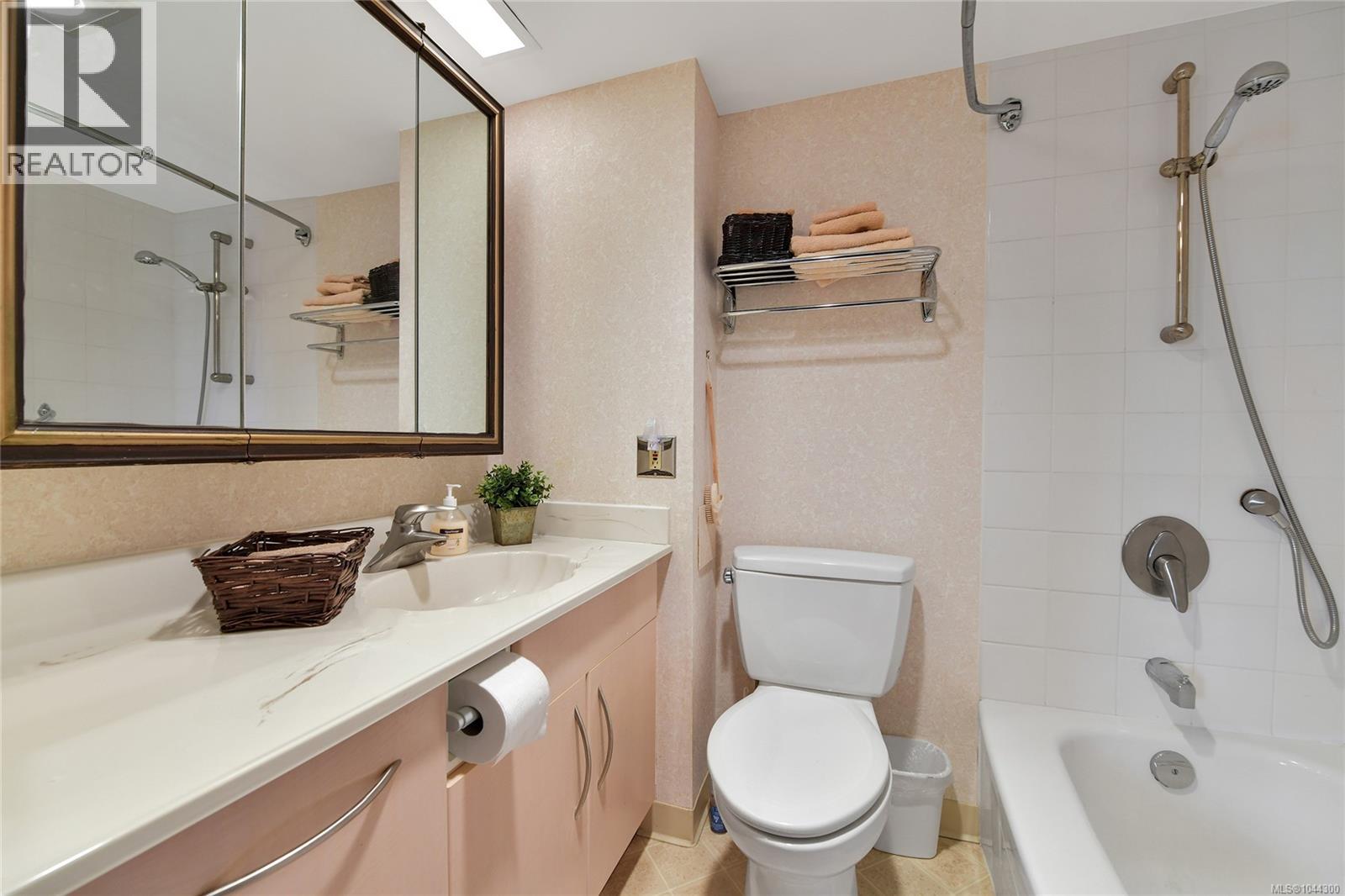 305 2930 Cook St, Victoria, British Columbia  V8W 3G3 - Photo 14 - 1044300