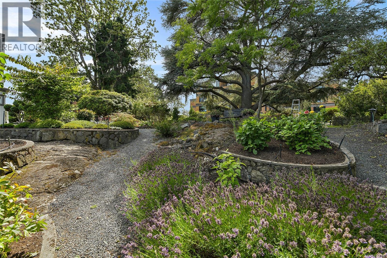 305 2930 Cook St, Victoria, British Columbia  V8W 3G3 - Photo 63 - 1044300