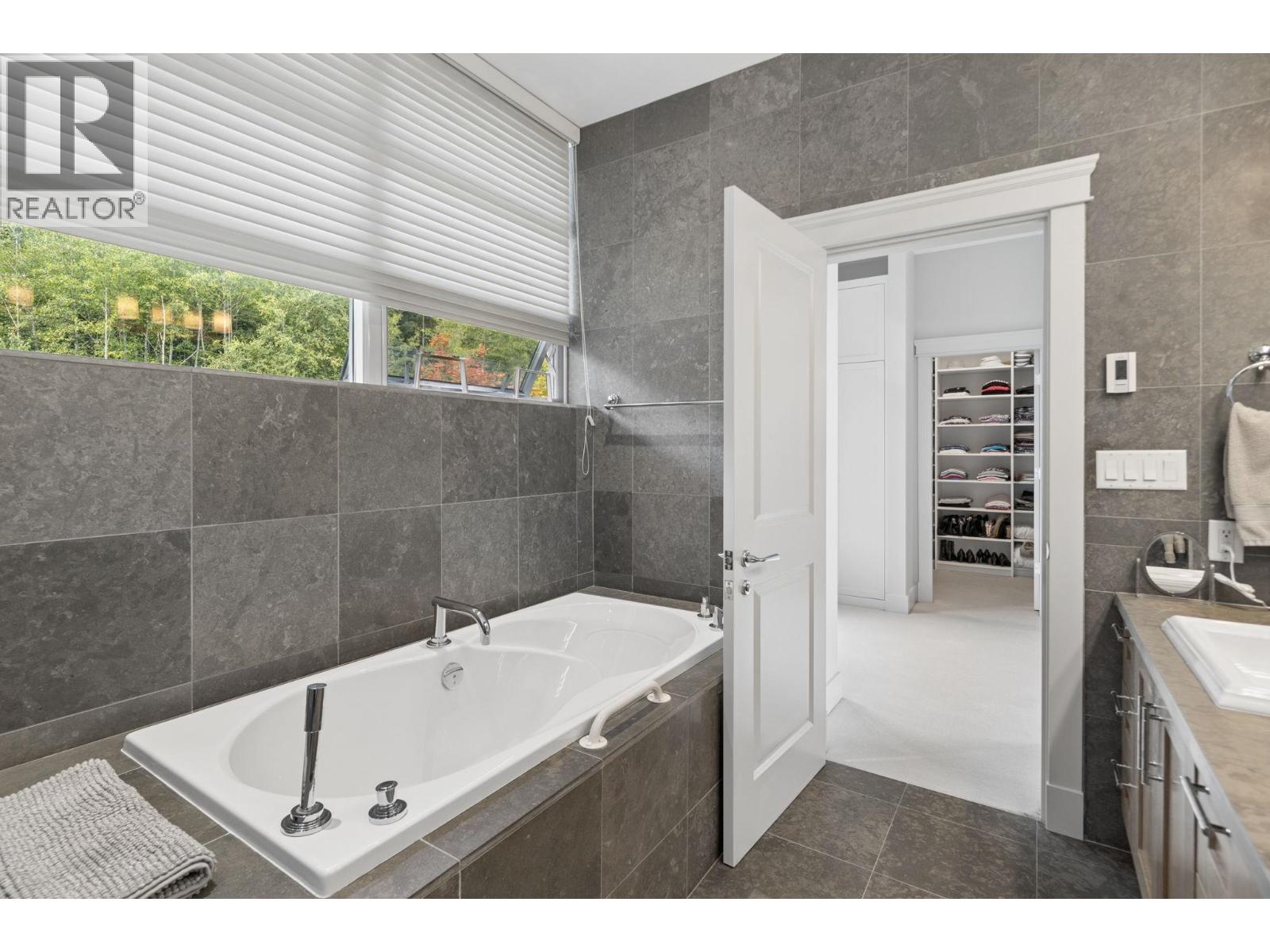 Ph1 2210 Chippendale Road, West Vancouver, British Columbia V7S 3J4 - Photo 29 - R3153666
