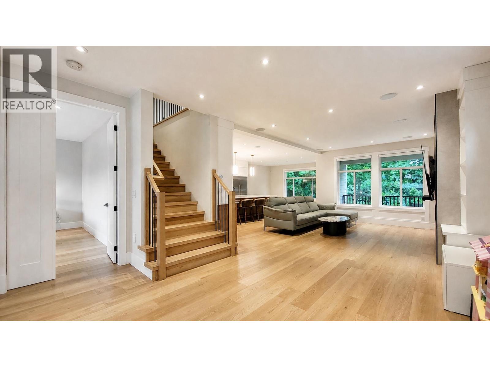 3555 Monson Crescent, Coquitlam, British Columbia V3B 0S2 - Photo 3 - R3153671