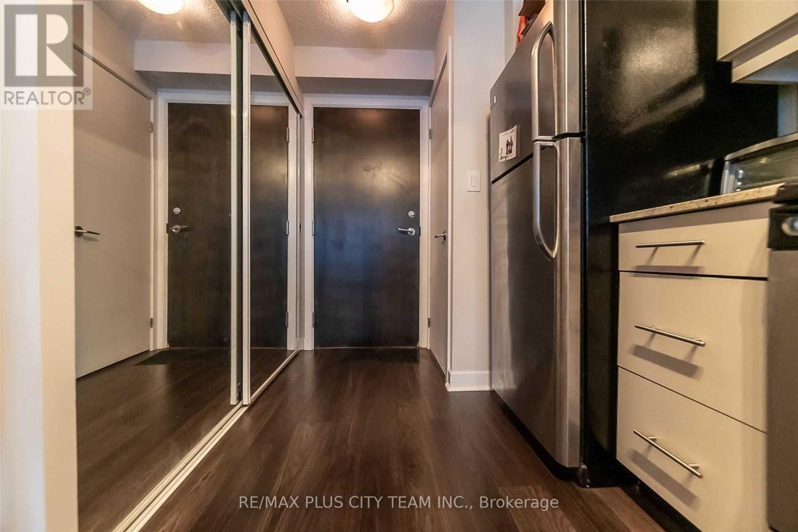 602 - 33 Bay Street, Toronto, Ontario  M5J 2Z3 - Photo 2 - C13650554