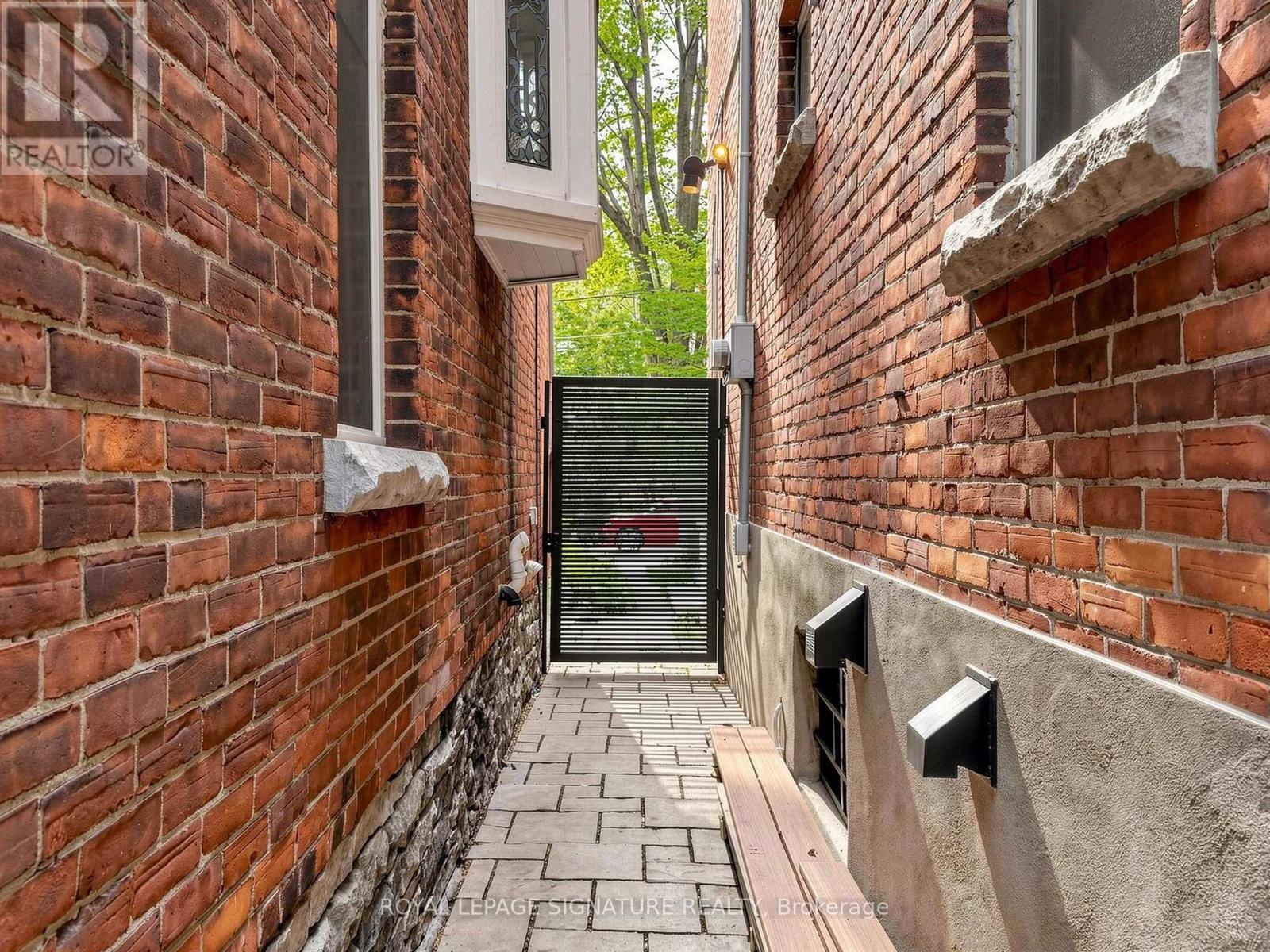 Lower - 75 Brunswick Avenue, Toronto, Ontario  M5S 2L8 - Photo 2 - C13650556