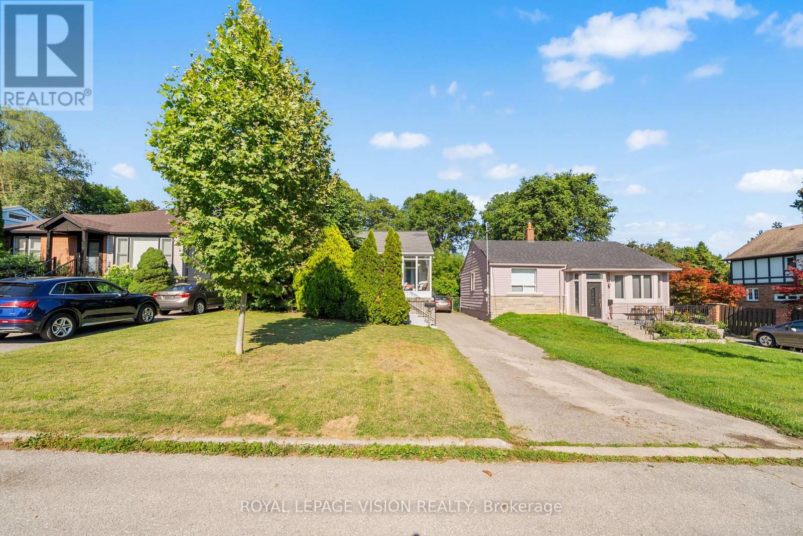 27 Eastville Avenue, Toronto, Ontario  M1M 2N6 - Photo 2 - E13650420