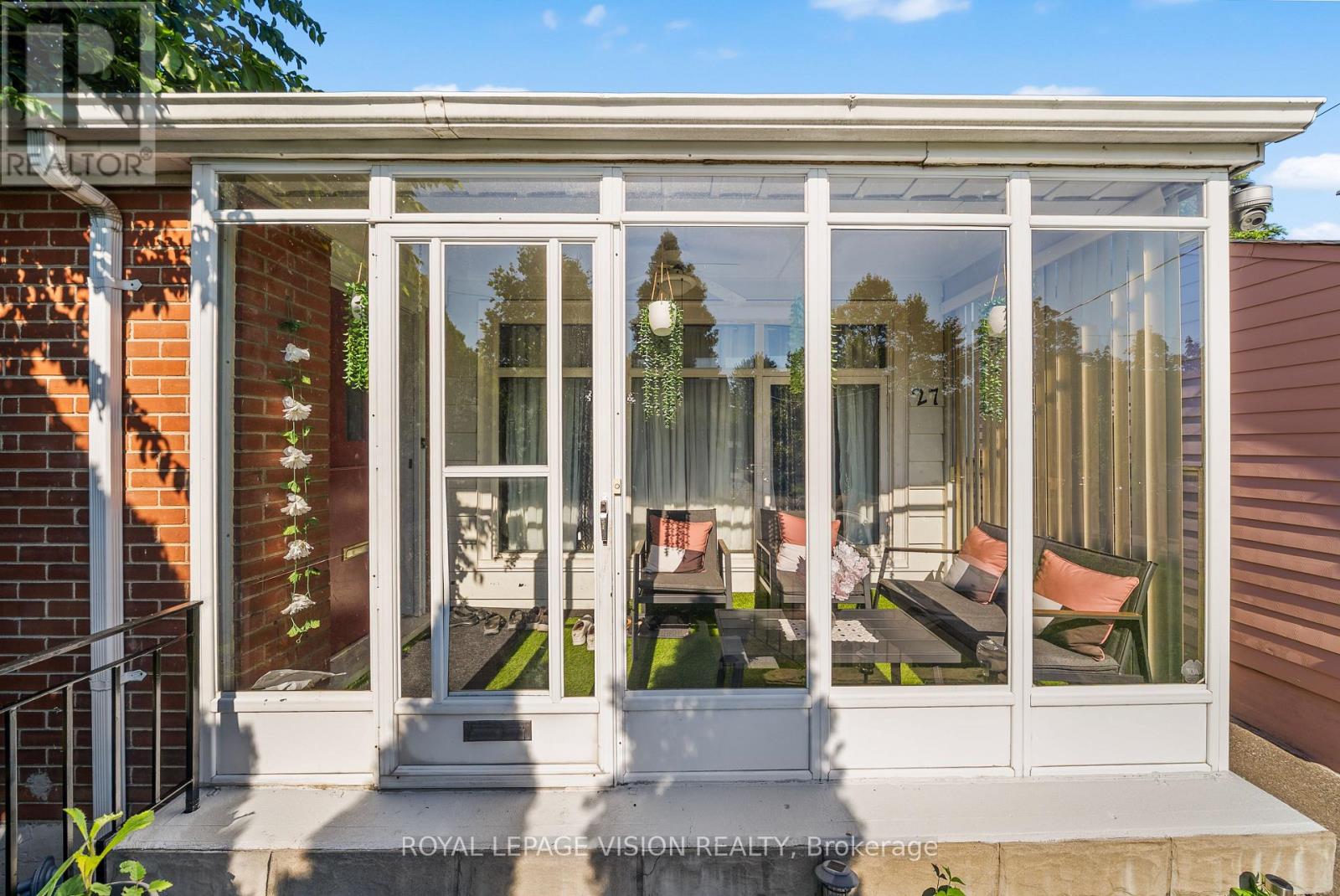 27 Eastville Avenue, Toronto, Ontario  M1M 2N6 - Photo 4 - E13650420