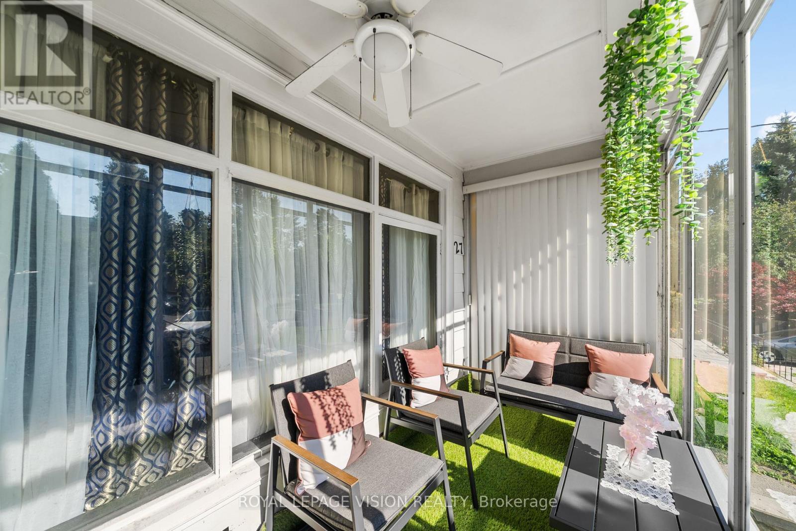 27 Eastville Avenue, Toronto, Ontario  M1M 2N6 - Photo 5 - E13650420