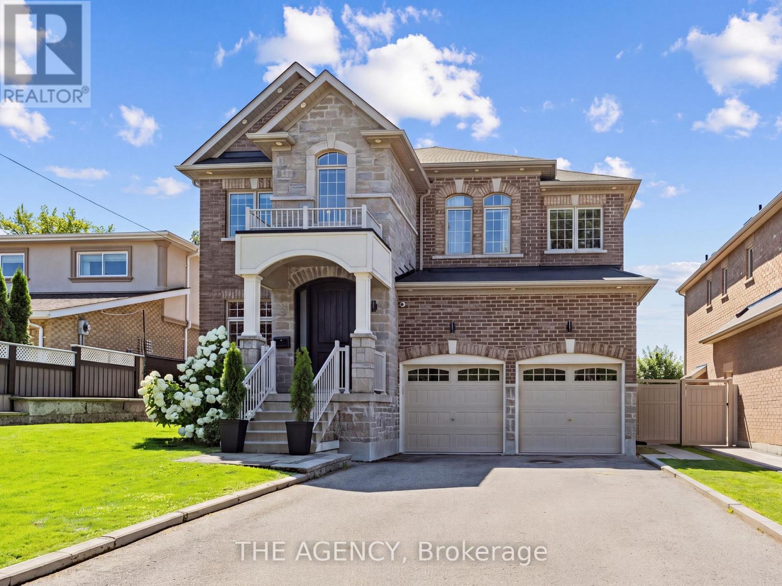 576 OAKWOOD DRIVE, Pickering, Ontario
