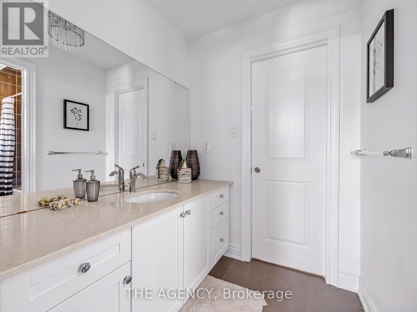 576 Oakwood Drive, Pickering, Ontario  L1W 2W7 - Photo 28 - E13650454
