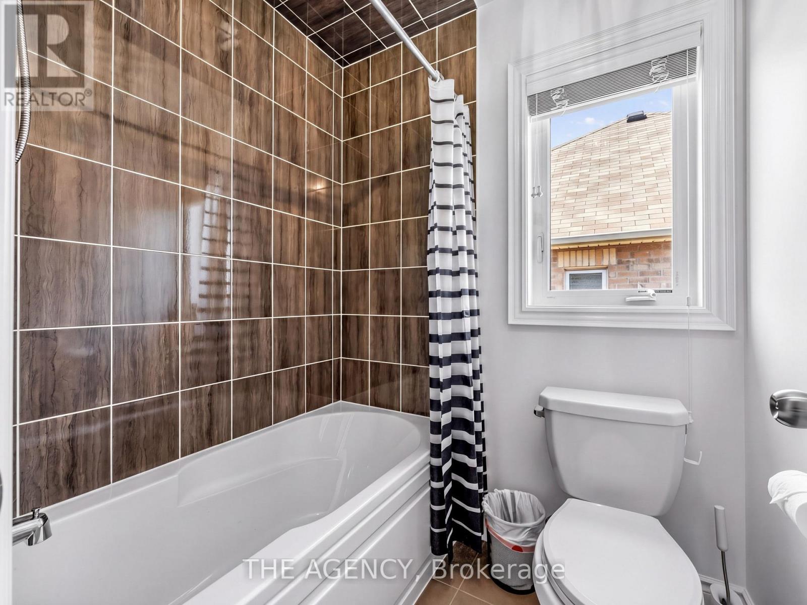 576 Oakwood Drive, Pickering, Ontario  L1W 2W7 - Photo 29 - E13650454