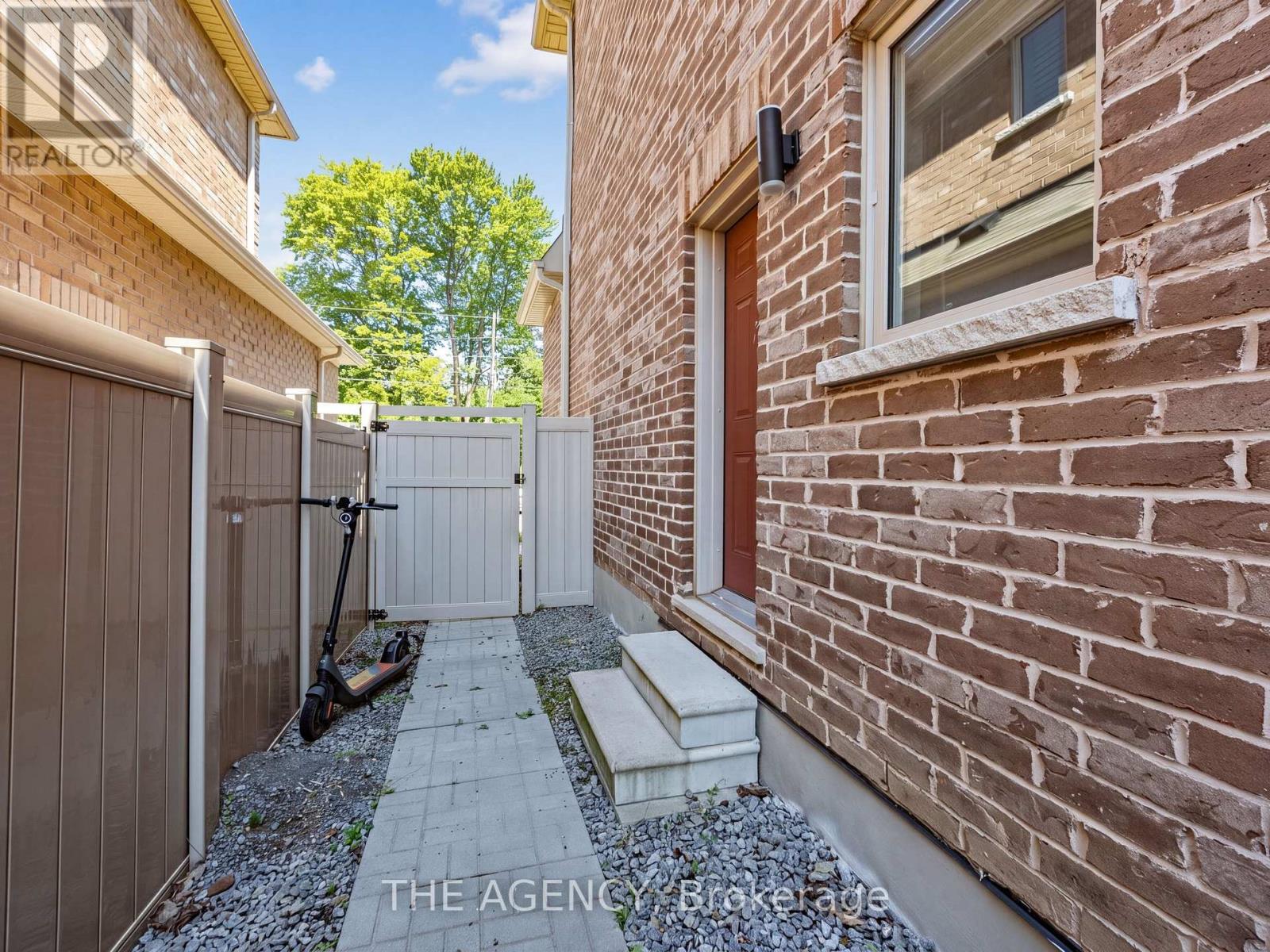 576 Oakwood Drive, Pickering, Ontario  L1W 2W7 - Photo 42 - E13650454
