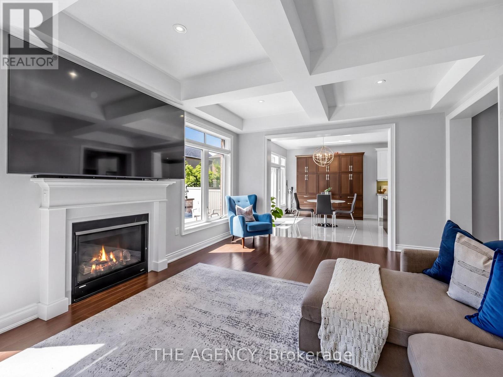 576 Oakwood Drive, Pickering, Ontario  L1W 2W7 - Photo 5 - E13650454