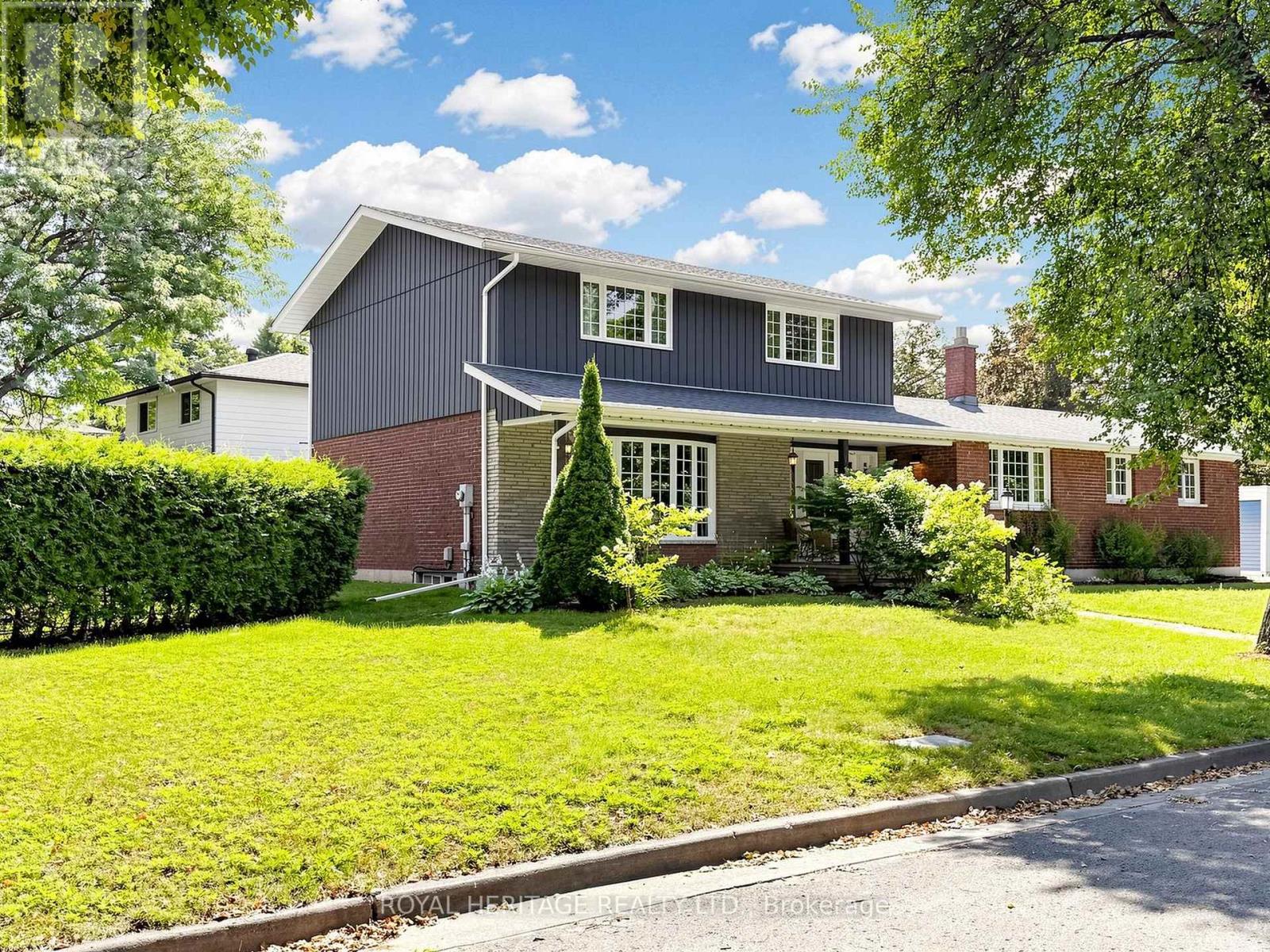 1015 Lavender Court, Oshawa, Ontario  L1G 3H2 - Photo 2 - E13650566