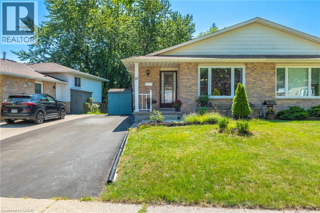 97 Uxbridge Crescent, Kitchener, Ontario N2E 2S2 - Photo 2 - 40850618