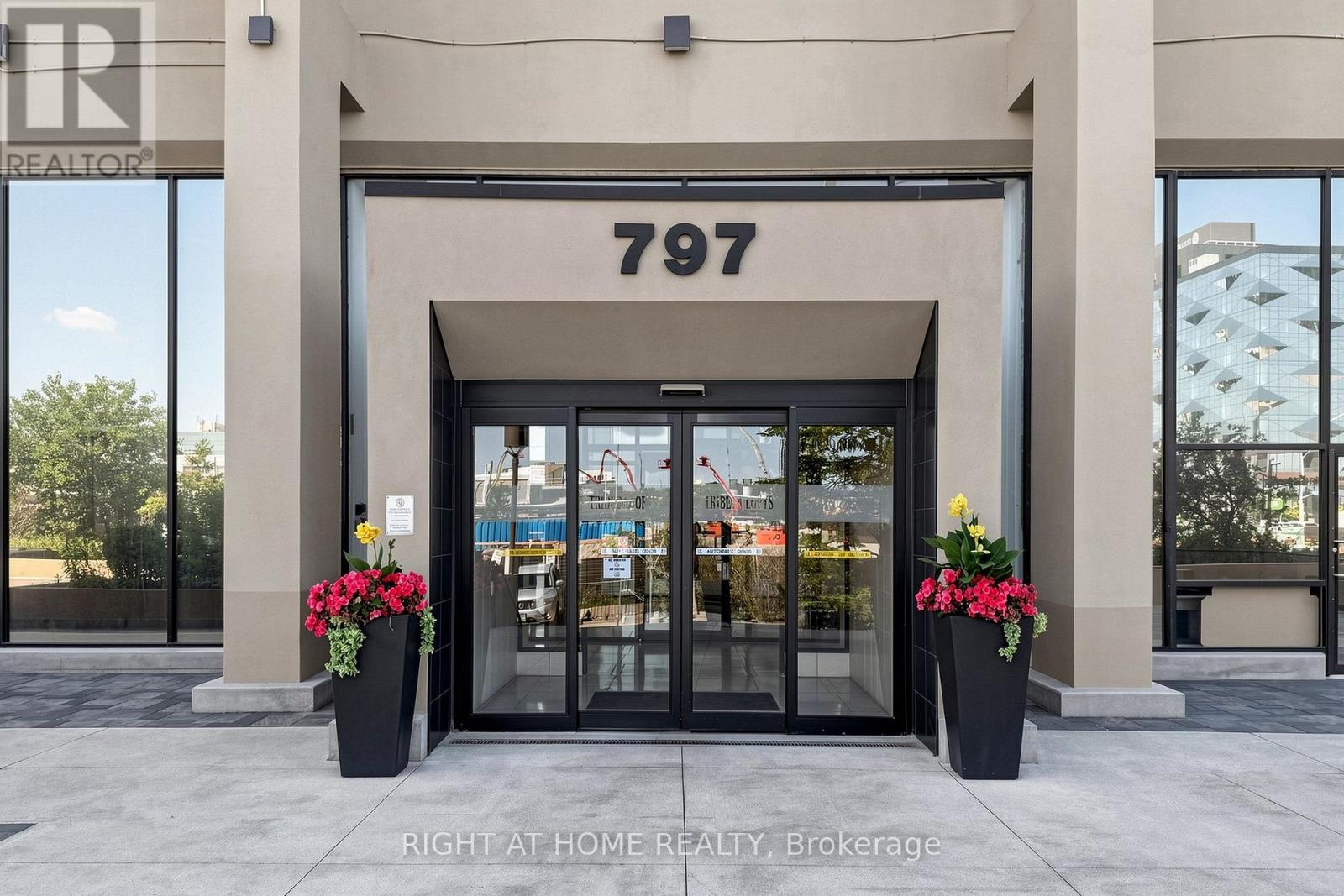 1104 - 797 Don Mills Road, Toronto, Ontario M3C 1V2 - Photo 2 - C13604466