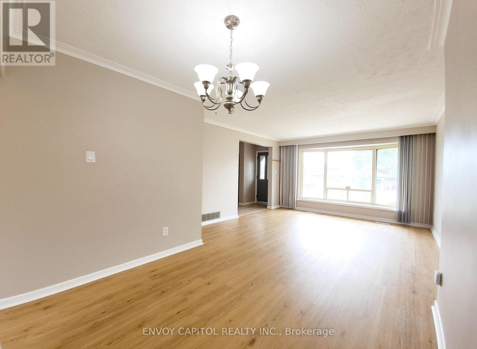 14 Faulkner Crescent, Toronto, Ontario  M9M 2C1 - Photo 15 - W13561452