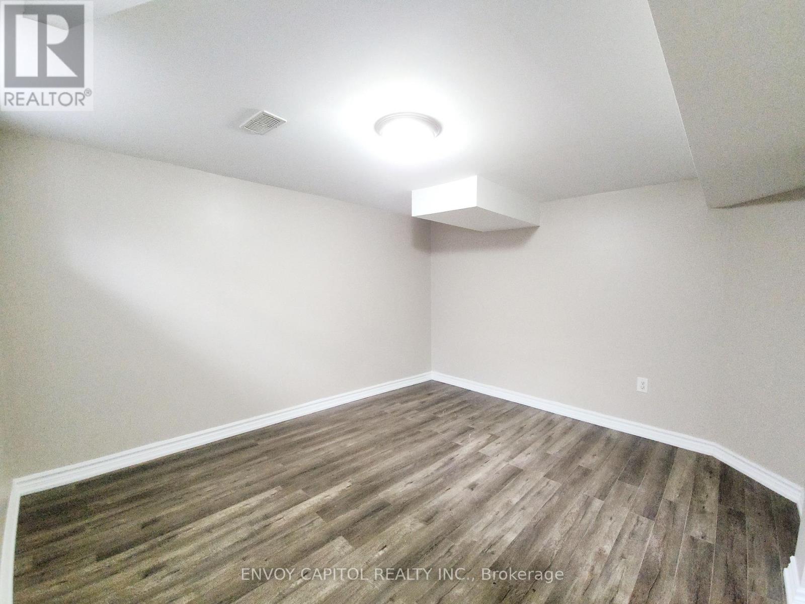 14 Faulkner Crescent, Toronto, Ontario  M9M 2C1 - Photo 24 - W13561452