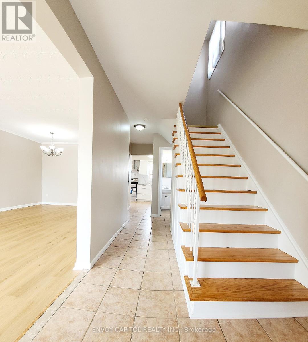 14 Faulkner Crescent, Toronto, Ontario  M9M 2C1 - Photo 5 - W13561452