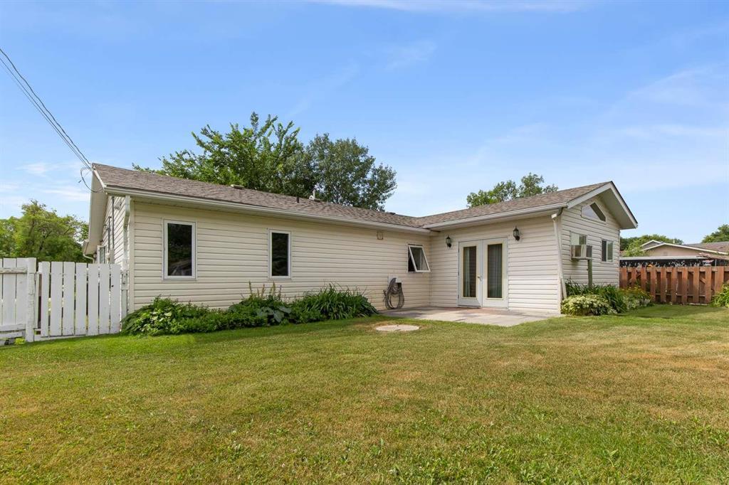 5 Park Avenue, Mitchell, Manitoba R5G 1G9 - Photo 3 - 202619538