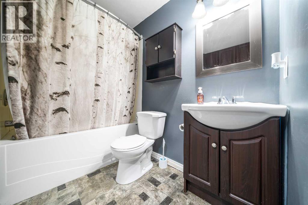 17 De Havilland Boulevard SW, Medicine Hat, Alberta  T1A 7Y6 - Photo 14 - A2332278