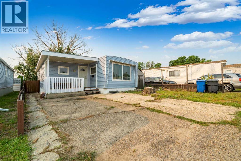 17 De Havilland Boulevard SW, Medicine Hat, Alberta  T1A 7Y6 - Photo 1 - A2332278