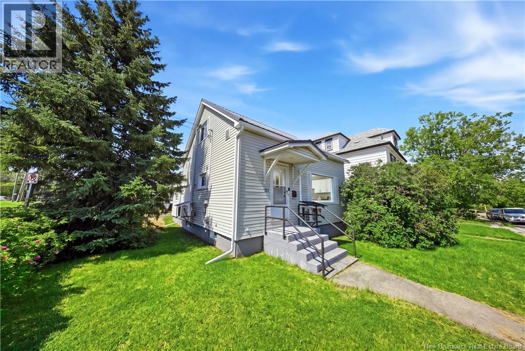 33 Bishop Street, Moncton, New Brunswick  E1E 1K4 - Photo 2 - NB145493